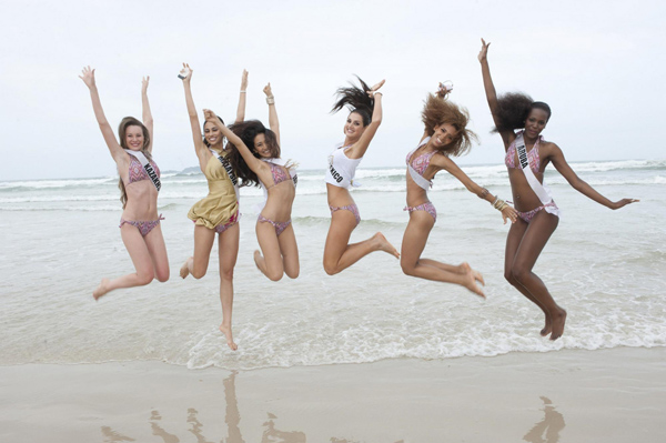 Miss Universe contestants in Guaruja