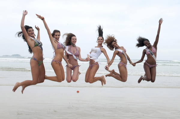 Miss Universe contestants in Guaruja