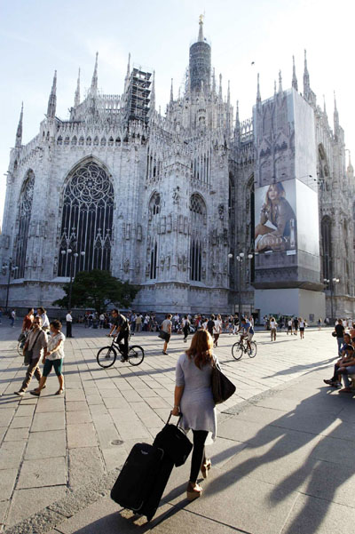 Burberry advertises on Duomo