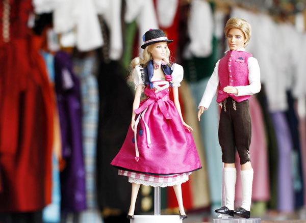 Barbie and Ken dolls dressed in Dirndl