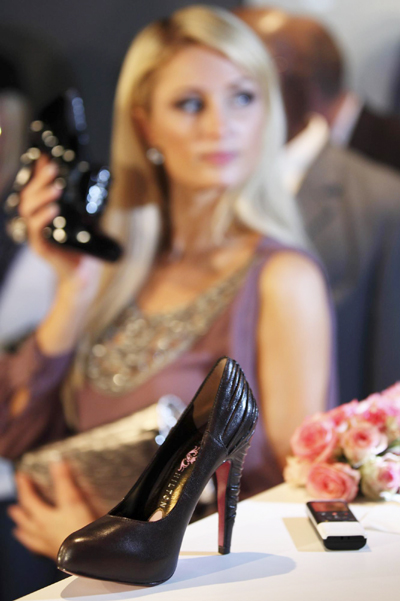 Hilton promotes Paris Hilton Footwear