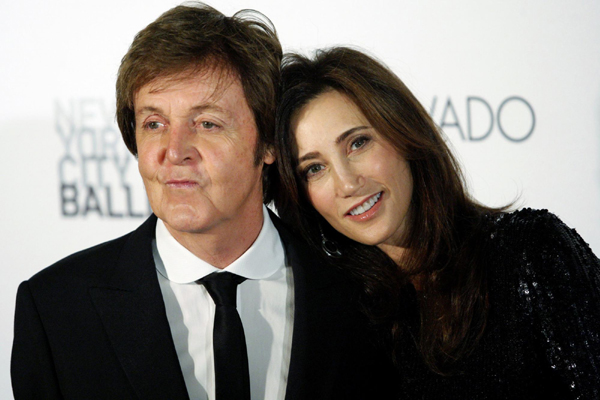 McCartney arrives at ballet premiere with fiancee