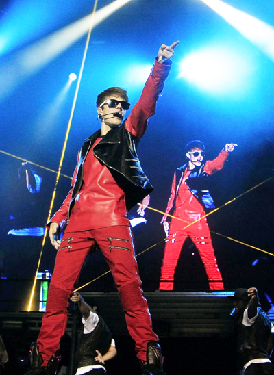 Bieber performs in Sao Paulo