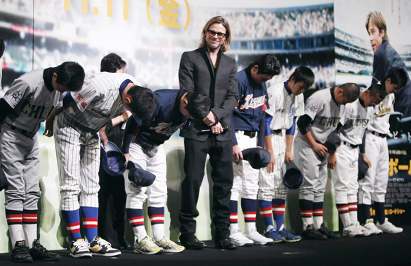 Pitt's 'Moneyball' premieres in Japan