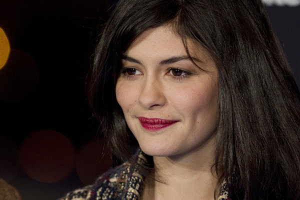 'Amelie' lights up Champs Elysees