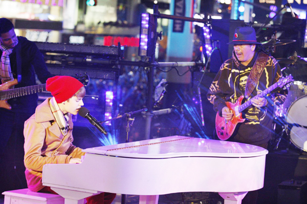 Justin Bieber performs at Times Square