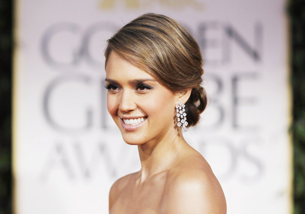 Jessica Alba attends Golden Globe Awards