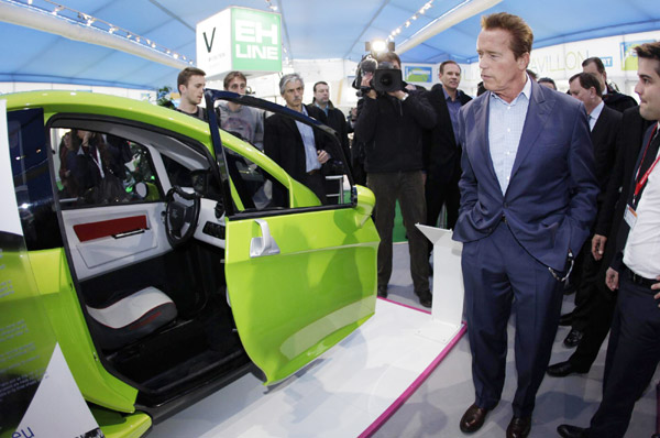 Schwarzenegger visits Geneva Auto Show