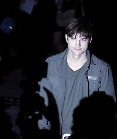 Ashton Kutcher to portray Steve Jobs in movie: report