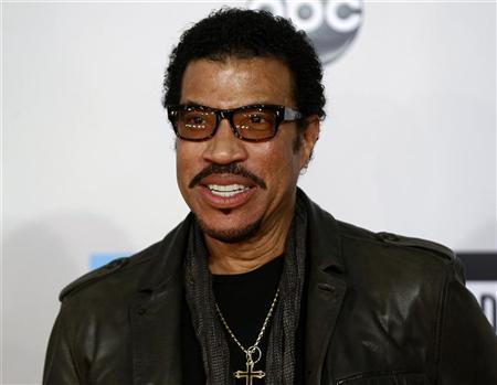 Lionel Richie keeps Jason Mraz off Billboard top spot