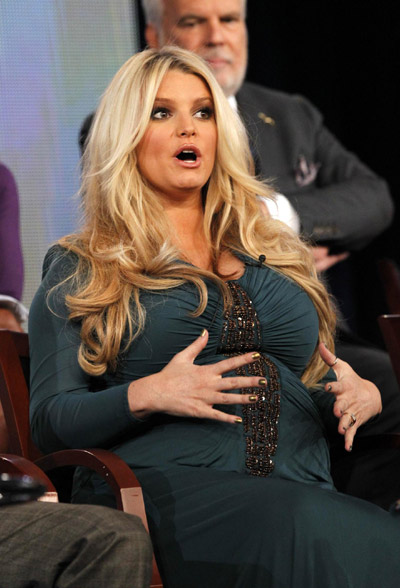 Jessica Simpson gives birth to a baby girl