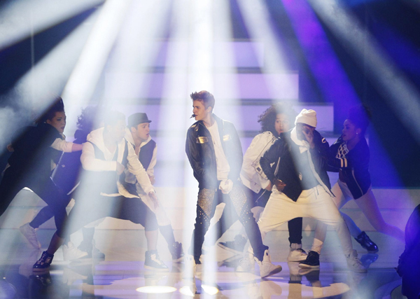 Justin Bieber performs in reality show