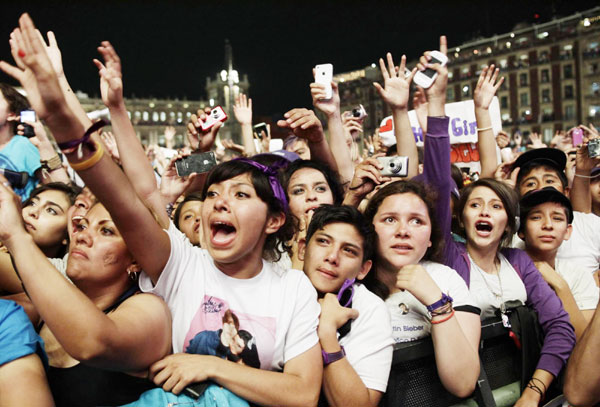 Justin Bieber performs in Mexico City