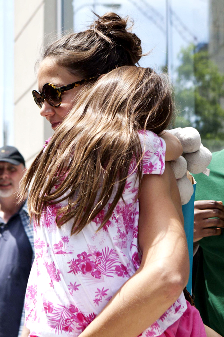 Katie Holmes takes Suri out