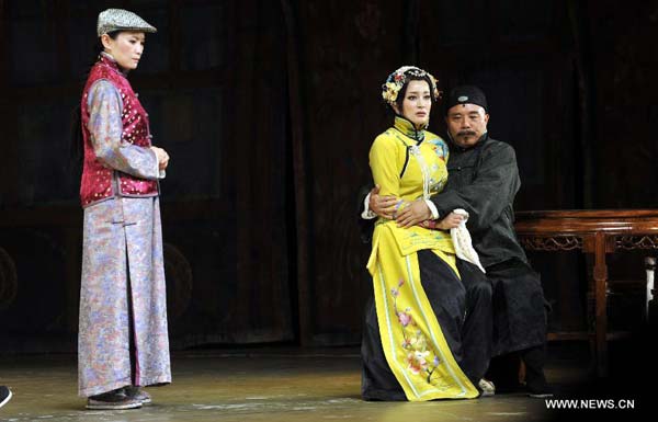 Chinese actress Liu Xiaoqing performs in drama 'Fenghua Juedai'