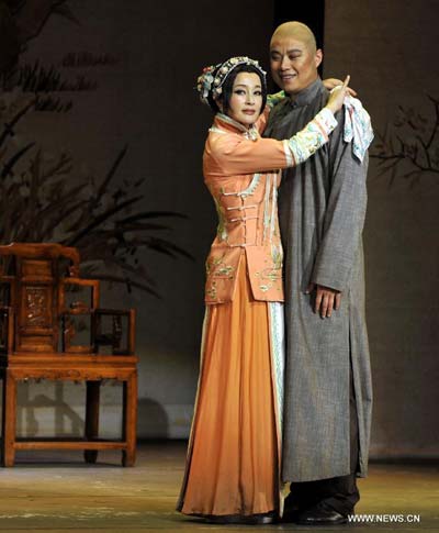 Chinese actress Liu Xiaoqing performs in drama 'Fenghua Juedai'