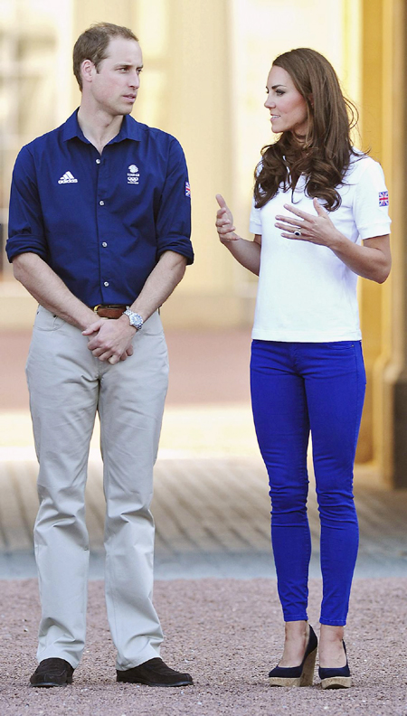 Prince William and Kate greet Olympic torch