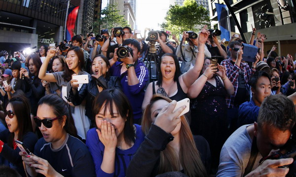 Psy brings 'Gangnam Style' to Sydney