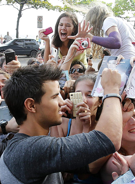 Taylor Lautner promotes 'Twilight Saga'