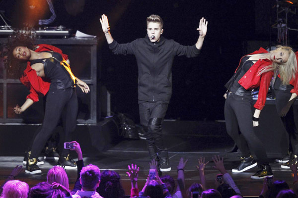 Bieber, Kesha, Psy perform at Jingle Ball concert