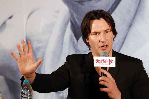 Keanu Reeves promotes director debut in Hangzhou