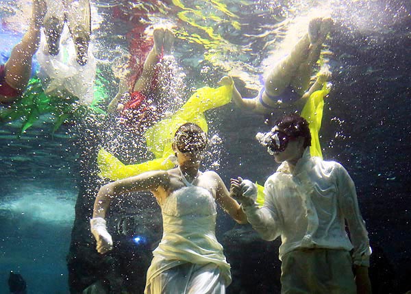 Fashion show goes underwater