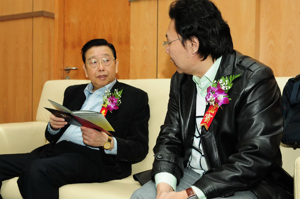 Yan Bozheng and Jiang Shixiong at backstage