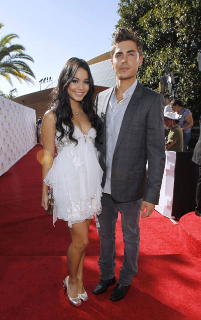 Vanessa Hudgens and Zac Efron attend the 2010 MTV Movie Awards