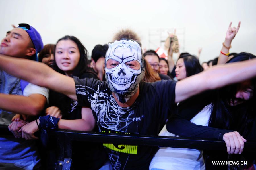 Music festival rocks fans in Qingdao