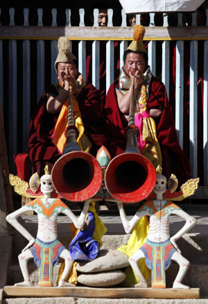 Tibetan monks celebrate Great Prayer Festival