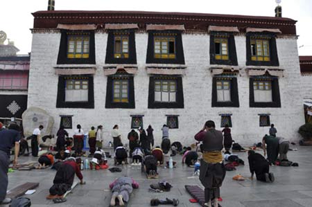 A tour to Jokhang Temple