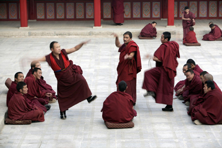 Buddhist lecture at Longwu monastery