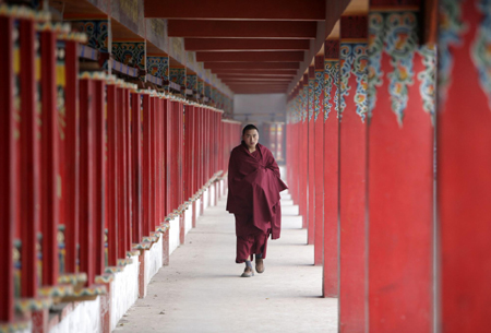 Buddhist lecture at Longwu monastery