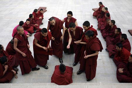 Buddhist lecture at Longwu monastery