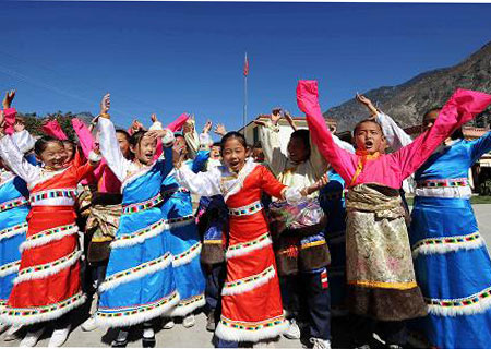 Yunnan's Tibetan students grow up joyously