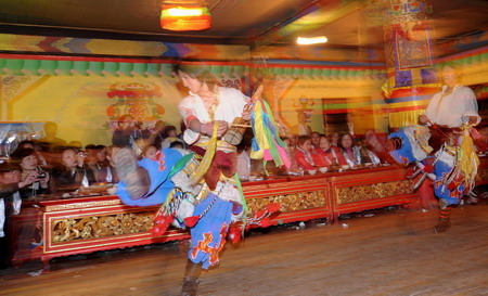 Tibetan folk and tourists dance in Shangrila