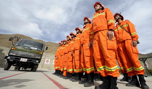 Tibet fire brigade officers and soldiers to aid Yushu