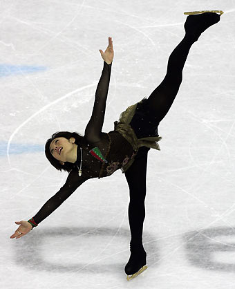 Miki Ando from Japan performs in the women's short program during the Figure Skating competition at the Torino 2006 Winter Olympic Games in Turin, Italy, February 21, 2006.[Reuters]