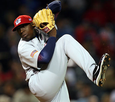 U.S. starter Dontrelle Willis throws a first inning pitch against South Korea at the World Baseball Classic in Anaheim, California, March 13, 2006. [Reuters]