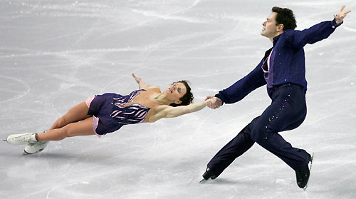 Russia's Maria Petrova and Alexei Tikhonov perform in the pairs competition at the World Figure Skating Championships in Calgary March 20, 2006. [Reuters]