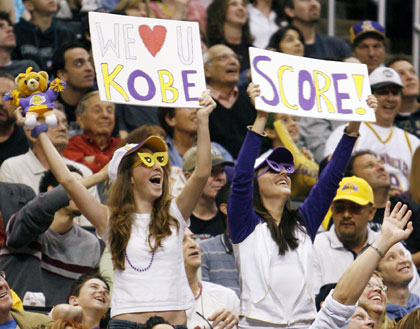 Fans of Los Angeles Lakers Kobe Bryant cheer during a stop in play during their 109-89 win over the Phoenix Suns in their NBA basketball game in Los Angeles April 16, 2006. 