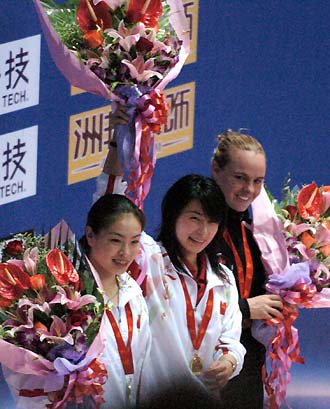 Olympic gold medalist Guo Jingjing reacts during a flag-raising ceremony as she won the gold at women's one-meter sprint board competition at 15th World Cup in Changshu, China's east Jiangsu Province on July 19, 2005. [Xinhua]