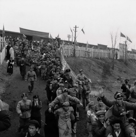 Chinese soldiers return to China from North Korea [Photo by Meng Qingbiao]