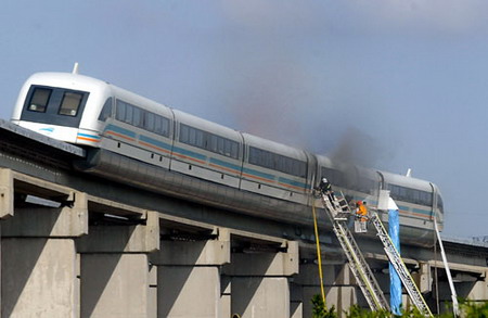 Firemen try to put out a fire at a magnetic levitation train in Shanghai, August 11, 2006. [Zhao Yun/Oriental Morning Post]