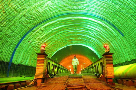 A worker walks in an underwater tunnel in Xiamen, East China's Fujian Province, December 9, 2006. The 9-km-long Xiang'an tunnel is China's first underwater tunnel and runs 5.95 km along sea bottom and 4.2 km along the coastal region. It is progressing as scheduled, local media reported. [Liu Tao/Southeastern Express]