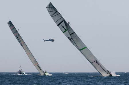 America's Cup Challengers Desafio Espanol 2007 of Spain (L) and Emirates Team New Zealand race upwind during their semi-final Race 1 at the Louis Vuitton Cup in Valencia May 14, 2007. 