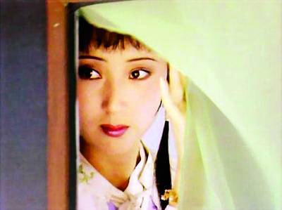 Chen Xiaoxu plays Lin Daiyu in the TV play 