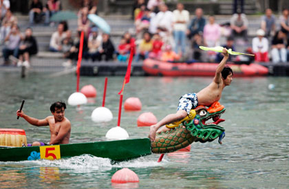 Make an egg stand during Dragon Boat Festival