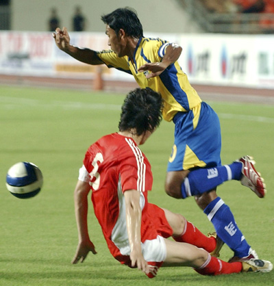 Soccer - Thailand edge China 1:0 in friendly