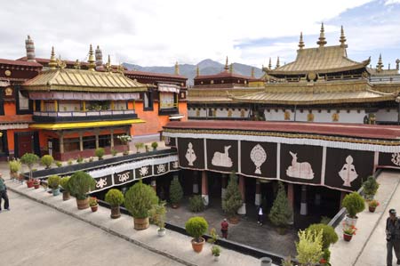 A tour to Jokhang Temple